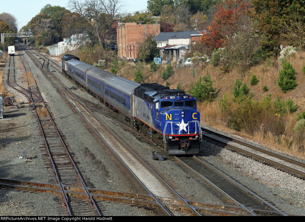 RNCX 1871 brings up the rear of train P075-24